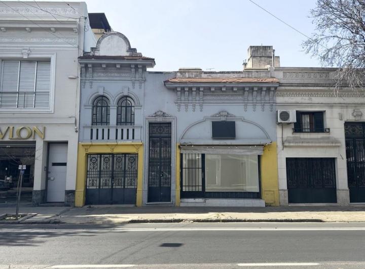 Casa · 250m² · 8 Ambientes · 1 Cochera