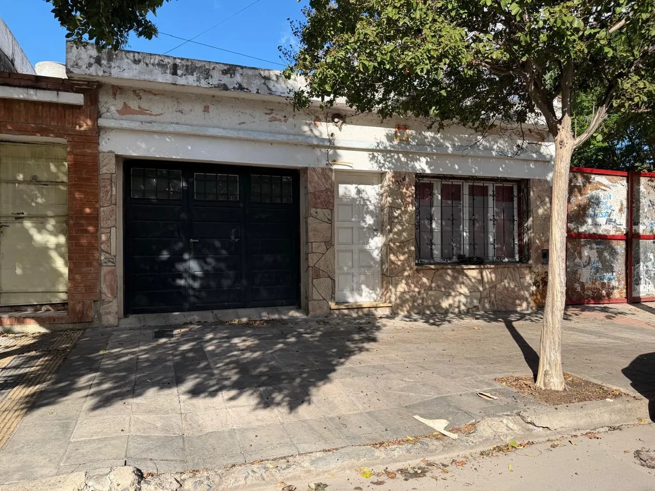 Oportunidad Antigua, amplio terreno