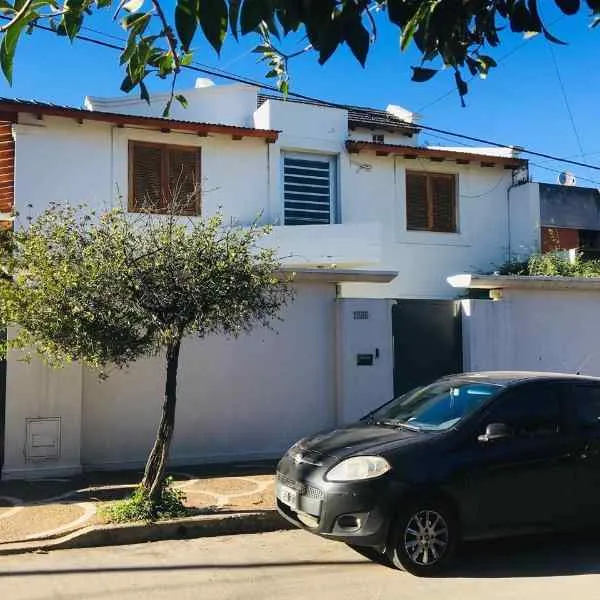 Barrio Villa Cabrera casa apta empresa o vivienda familiar