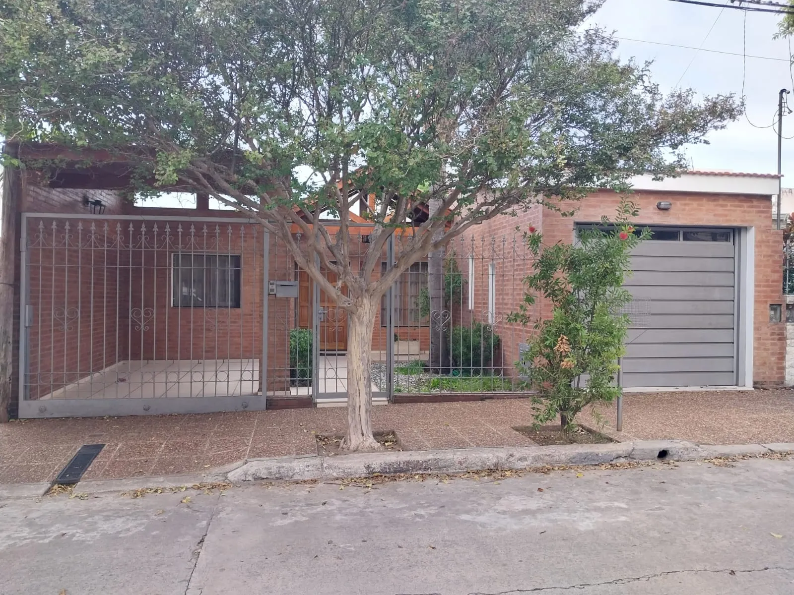 Se Vende Casa 3 Dorm c/ Escritorio - Quincho y Pileta B°Alto Alberdi