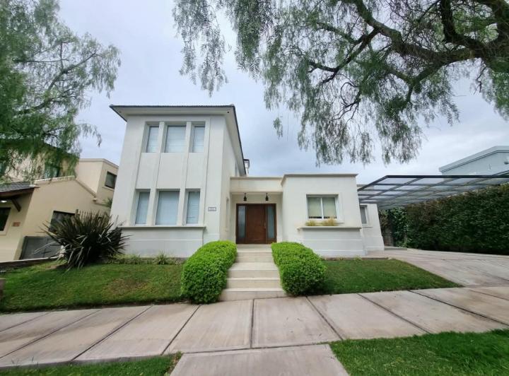 Casa · 235m² · 5 Ambientes