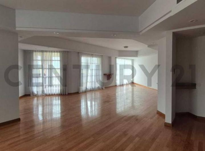 Departamento · 243m² · 4 Dormitorios · 1 Cochera