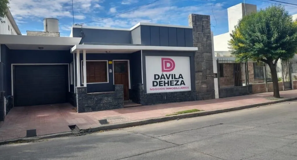 OPORTUNIDAD BARRIO SAN MARTÍN  CASA 2 DORM CON PATIO Y GARAGE