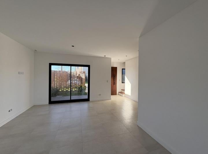 Casa · 96m² · 4 Ambientes · 2 Cocheras