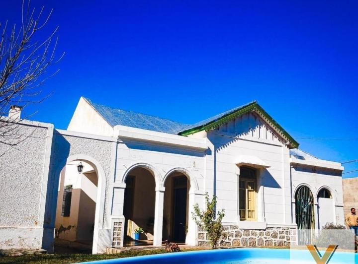 Casa · 350m² · 7 Ambientes · 2 Cocheras