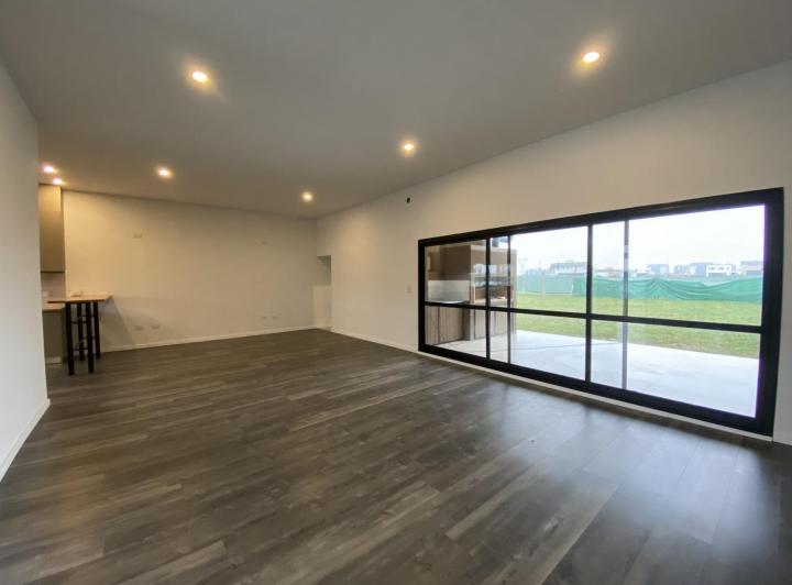 Casa · 150m² · 4 Ambientes · 4 Cocheras