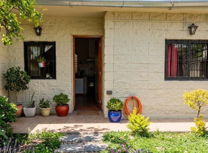 Casa · 100m² · 6 Ambientes · 2 Cocheras