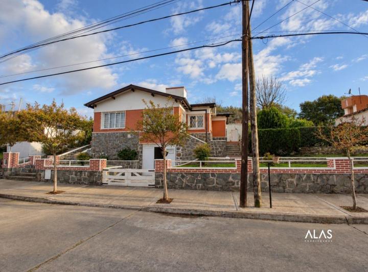 Casa · 238m² · 3 Ambientes · 1 Cochera