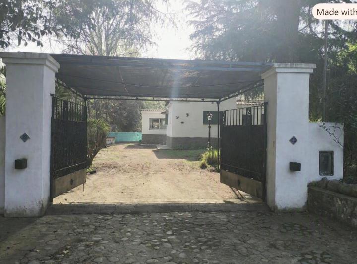 Casa · 670m² · 5 Dormitorios · 2 Cocheras