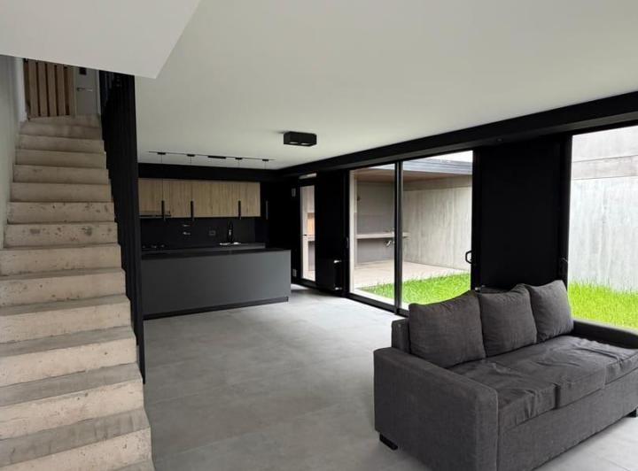 Casa · 187m² · 4 Ambientes · 1 Cochera