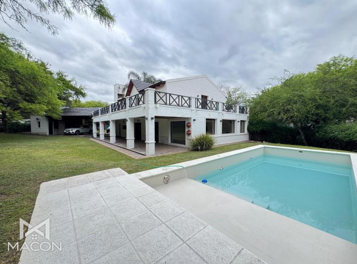 Casa · 405m² · 8 Ambientes · 2 Cocheras