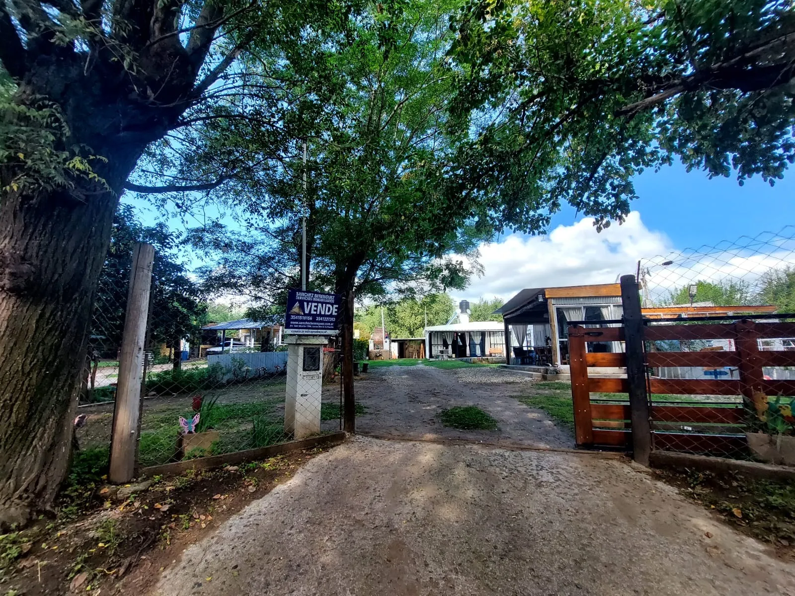 CASA EN VENTA CON SALIDA AL RÍO Y PISCINA COMPLETA EN STA MARÍA DE PUNILLA TE246