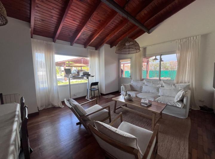 Casa · 1195m² · 3 Dormitorios · 2 Cocheras