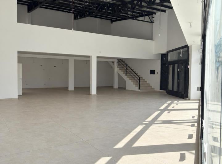 Local comercial · 267m²