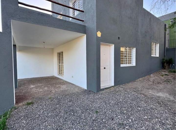 Casa · 85m² · 5 Ambientes · 1 Cochera