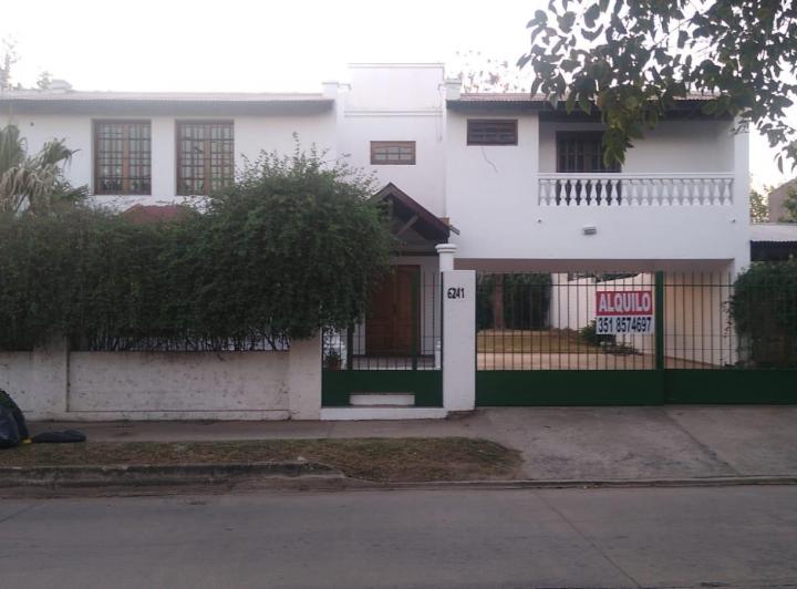 Casa · 180m² · 6 Ambientes · 2 Cocheras