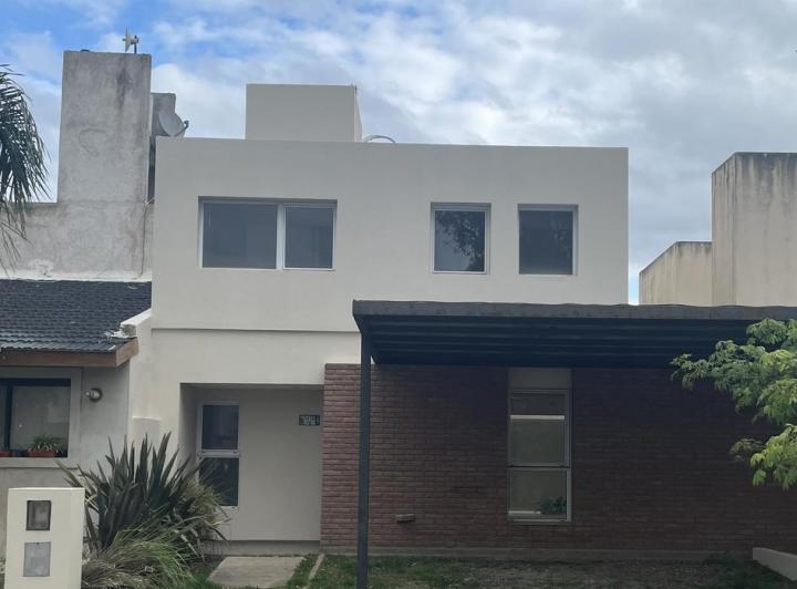 Casa · 135m² · 5 Ambientes · 2 Cocheras
