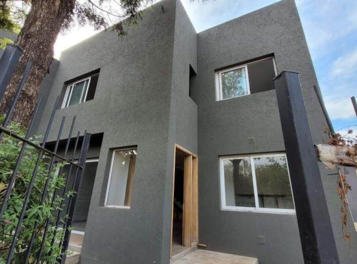 Casa · 185m² · 6 Ambientes · 2 Cocheras