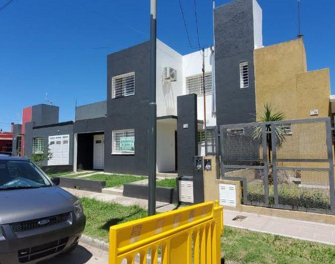 Casa · 100m² · 6 Ambientes · 2 Cocheras