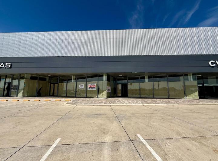 Local comercial · 969m² · 1 Ambiente · 15 Cocheras