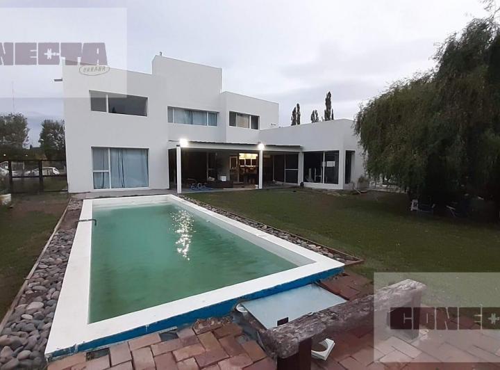 Casa · 418m² · 8 Ambientes