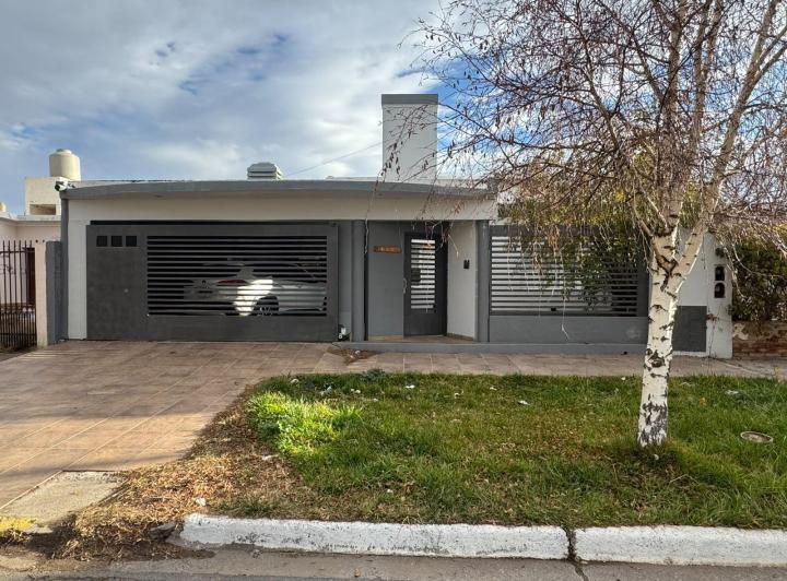 Casa · 432m² · 5 Ambientes · 2 Cocheras