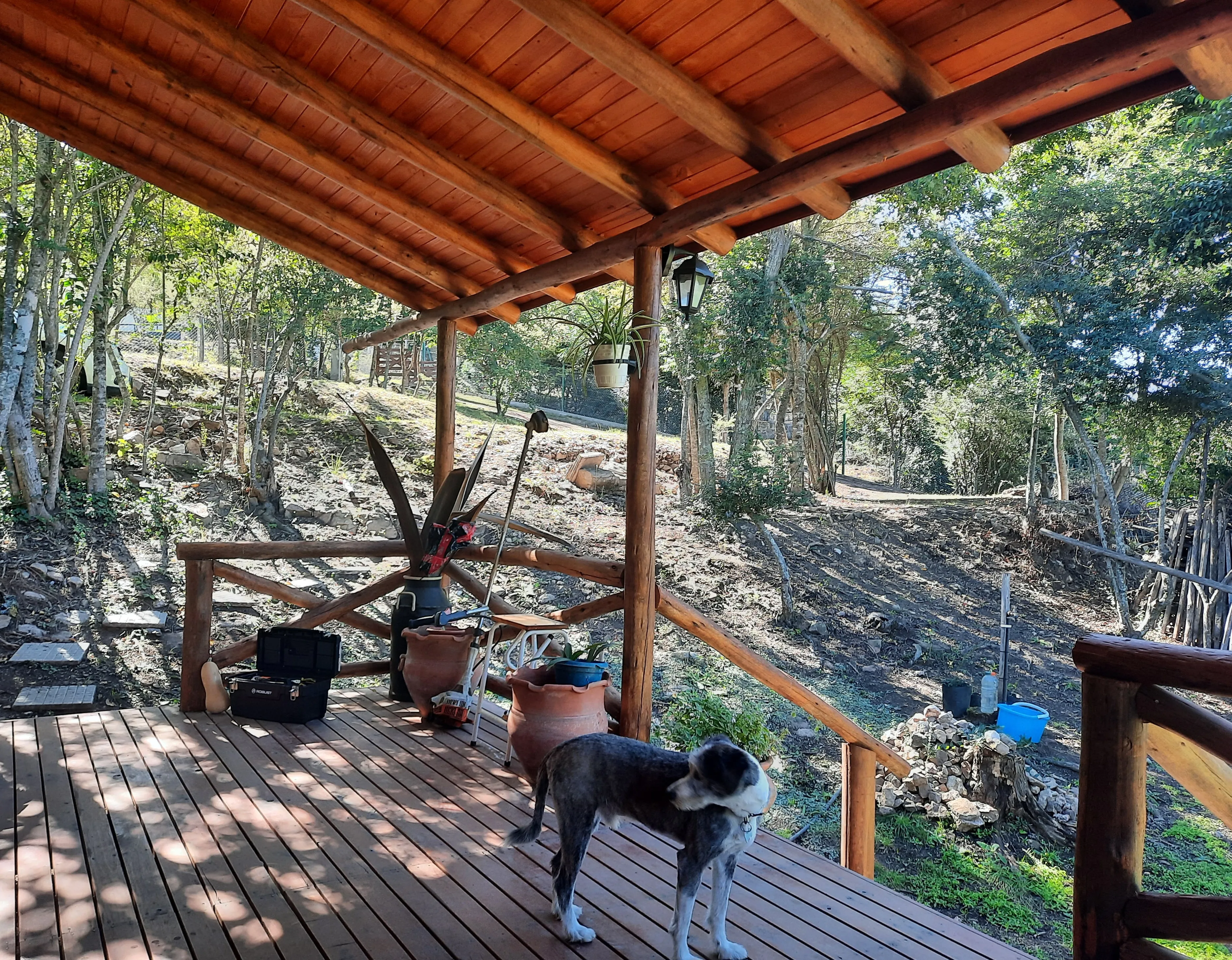 Cuesta Blanca. En Venta Cabaña. Quincho y Piscina. Superficie Terreno 2.250 Mts.2