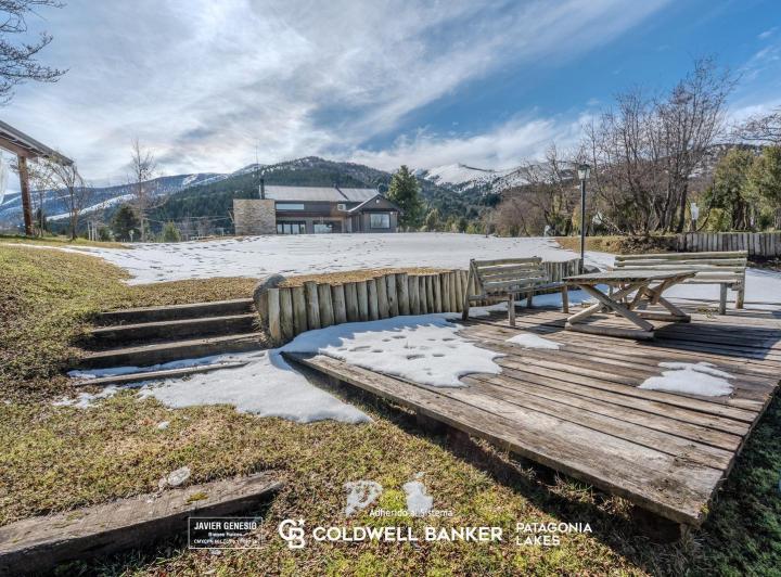 Casa · 242m² · 5 Ambientes · 1 Cochera