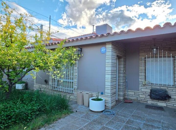 Casa · 169m² · 4 Ambientes · 1 Cochera