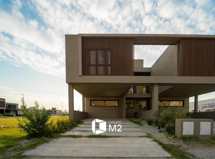 Casa · 170m² · 4 Ambientes · 2 Cocheras