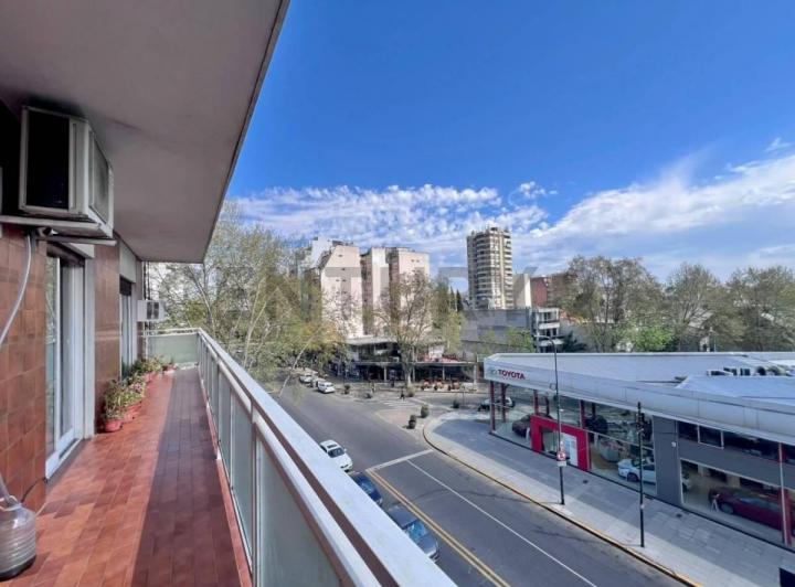 Departamento · 93m² · 5 Ambientes · 1 Cochera