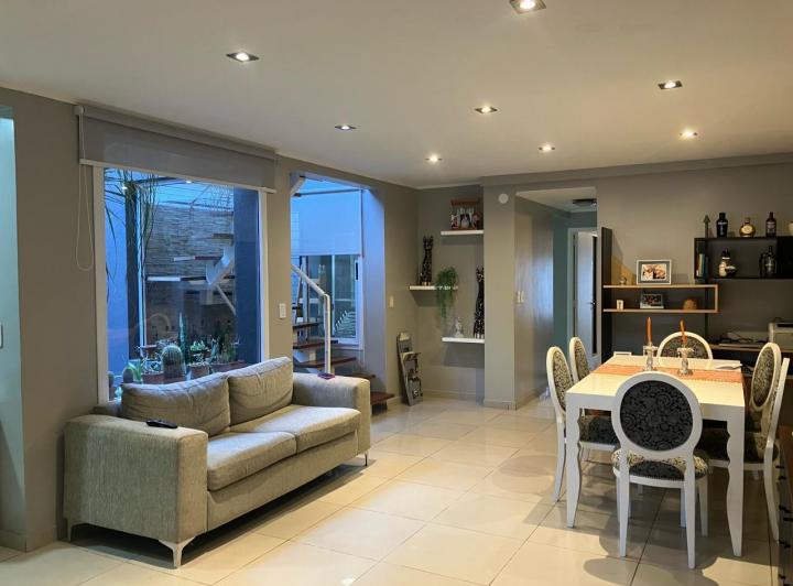 Casa · 145m² · 4 Ambientes · 1 Cochera