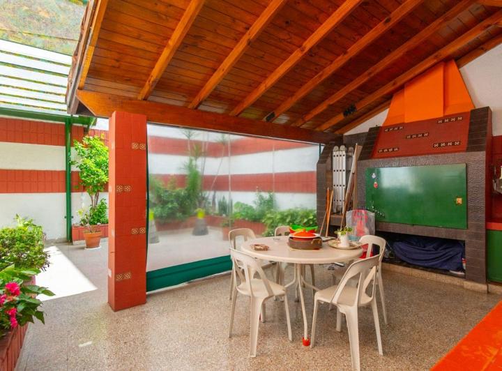 Casa · 170m² · 5 Ambientes · 2 Cocheras
