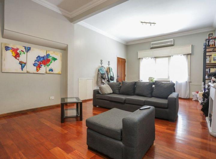 Casa · 292m² · 8 Ambientes · 1 Cochera