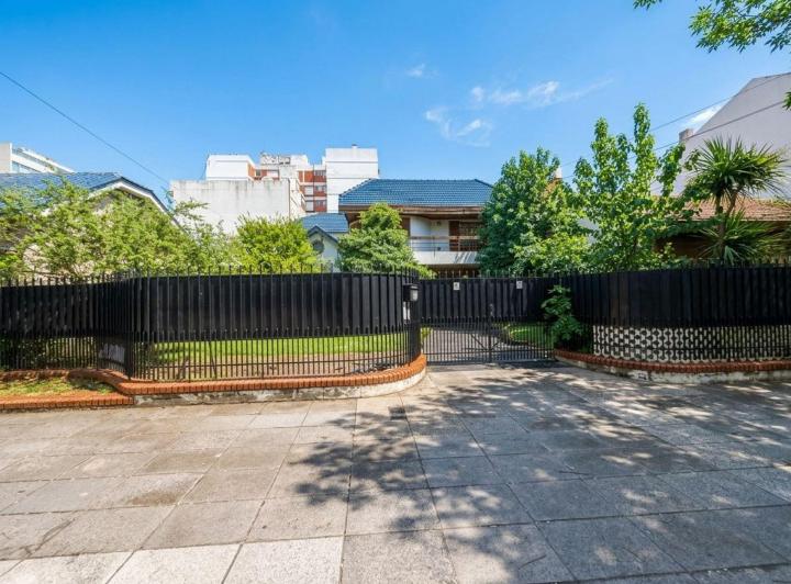 Casa · 364m² · 4 Ambientes · 3 Cocheras