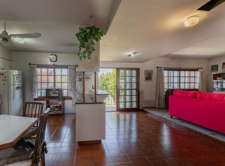 Casa · 314m² · 5 Ambientes · 2 Cocheras