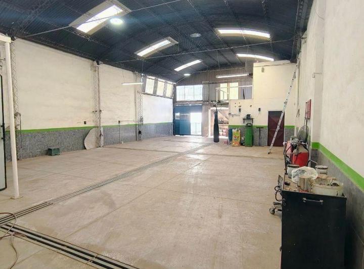 Bodega-Galpón · 428m² · 5 Ambientes