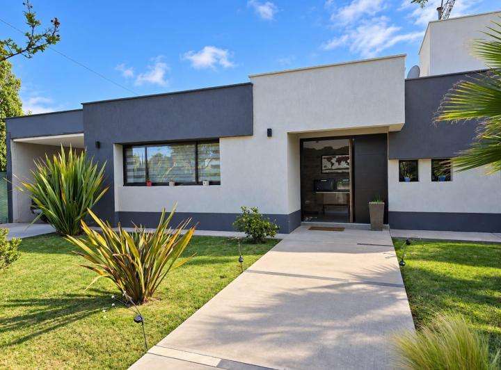 Casa · 250m² · 4 Ambientes · 1 Cochera