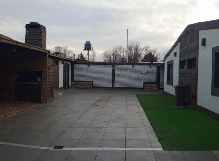 Hotel · 380m² · 14 Ambientes · 5 Cocheras