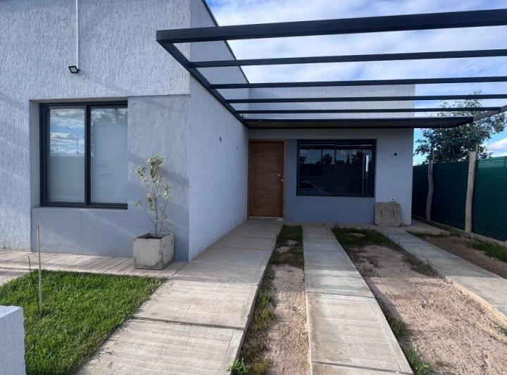 Casa · 80m² · 3 Ambientes · 1 Cochera