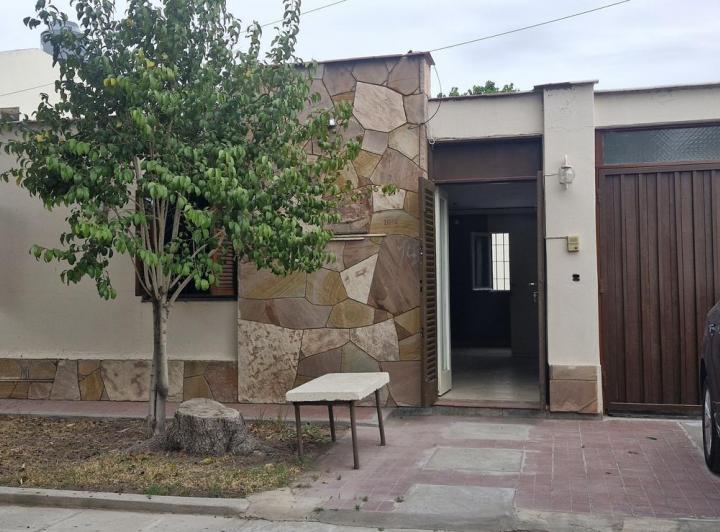 Casa · 124m² · 5 Ambientes · 2 Cocheras