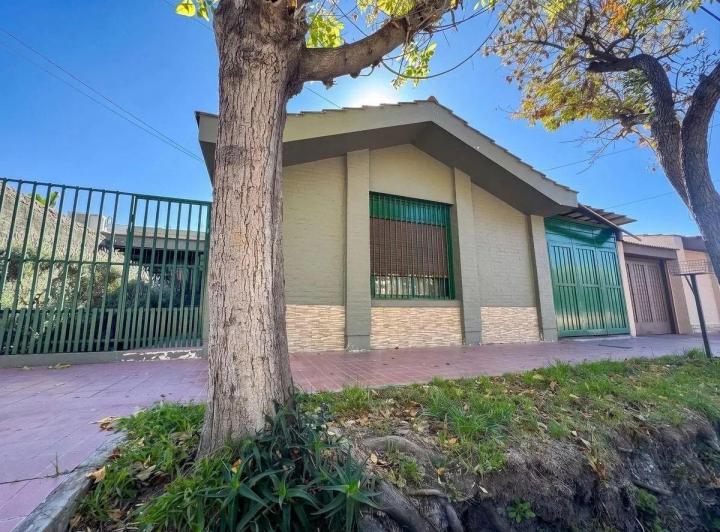 Casa · 160m² · 1 Ambiente · 2 Cocheras