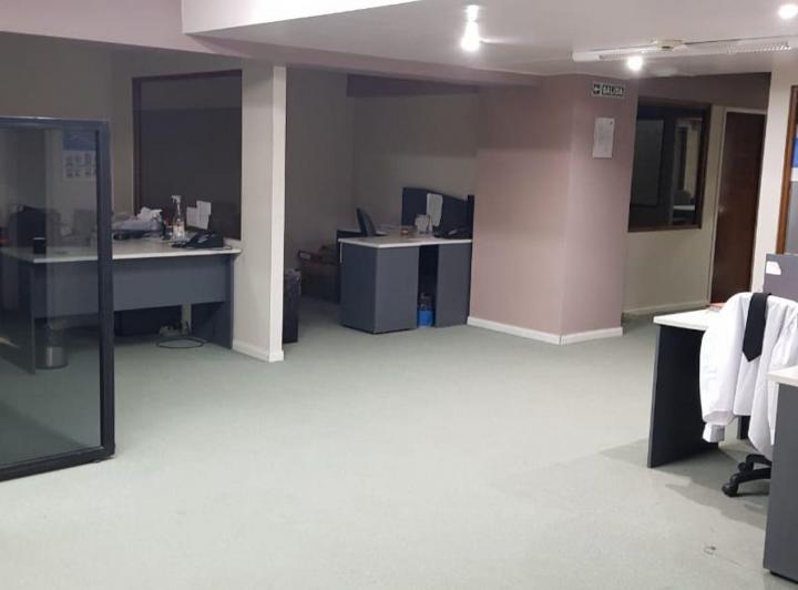 Oficina comercial · 214m²