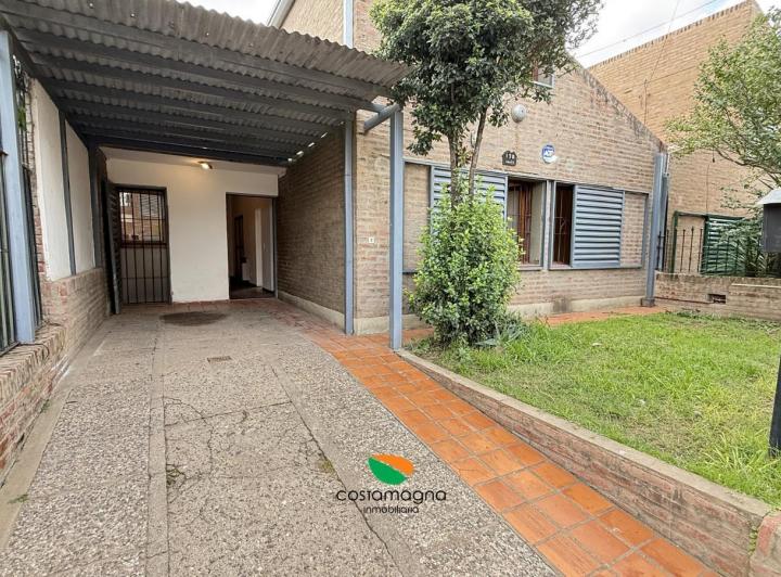 Casa · 78m² · 6 Ambientes · 1 Cochera