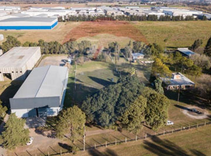 Terreno · 978m²