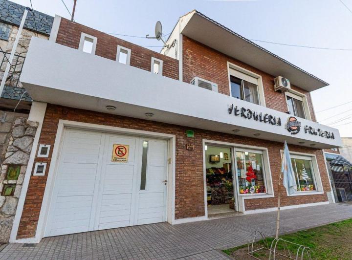 Local comercial · 204m² · 2 Cocheras