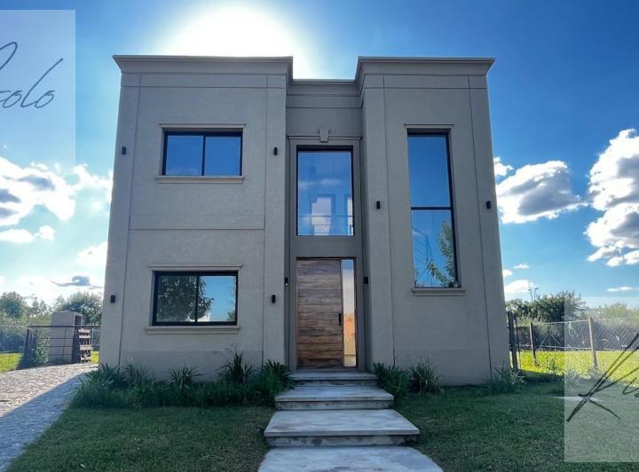 Casa · 180m² · 5 Ambientes · 2 Cocheras