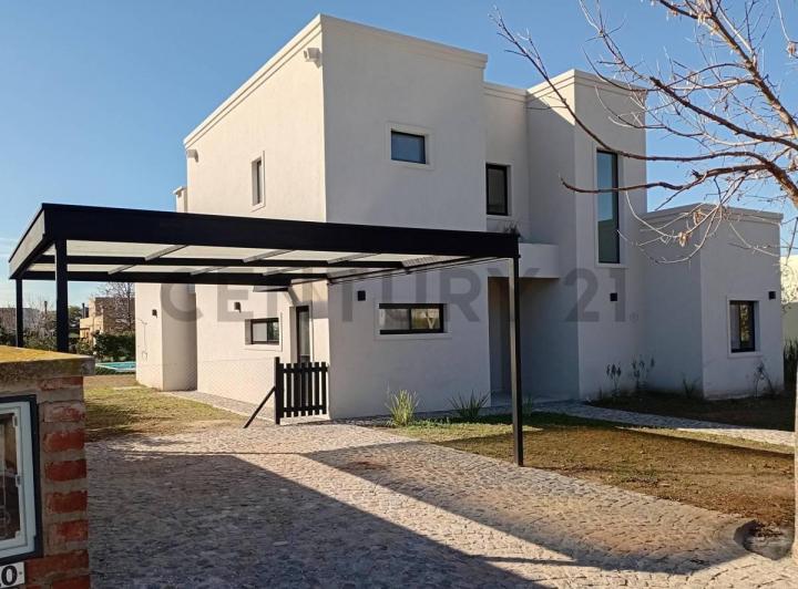 Casa · 190m² · 5 Ambientes · 3 Cocheras