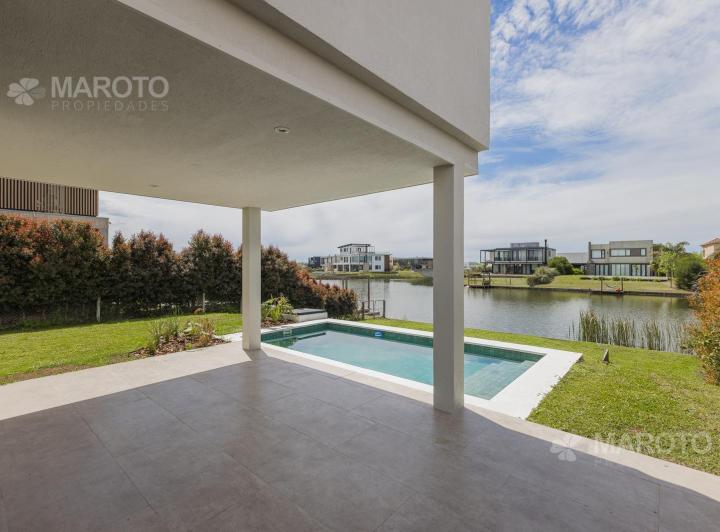 Casa · 200m² · 6 Ambientes · 6 Cocheras