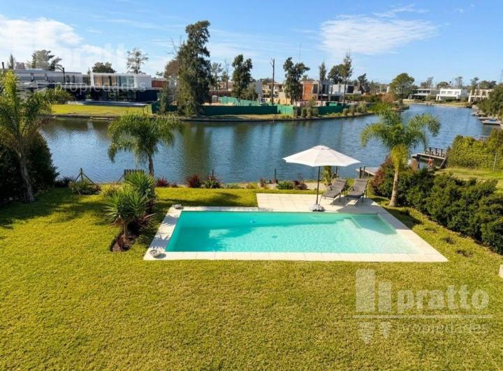 Casa · 680m² · 6 Ambientes · 4 Cocheras